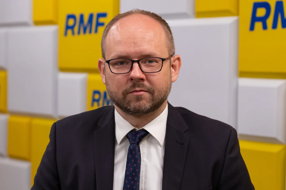 Centroprawica wygrała wybory parlamentarne we Włoszech. Największą partią zostaną Bracia Włosi, sojusznicy PiS z partii Europejskich Konserwatystów i Reformatorów. "Na pewno będzie to dobry partner do dyskusji o przyszłości UE dla rządu w Polsce" - mówił w Porannej rozmowie w RMF FM wiceminister spraw zagranicznych Marcin Przydacz. Podkreślił, że PiS będzie przede wszystkim rozmawiał z Giorgią Meloni, która najprawdopodobniej zostanie premierem.