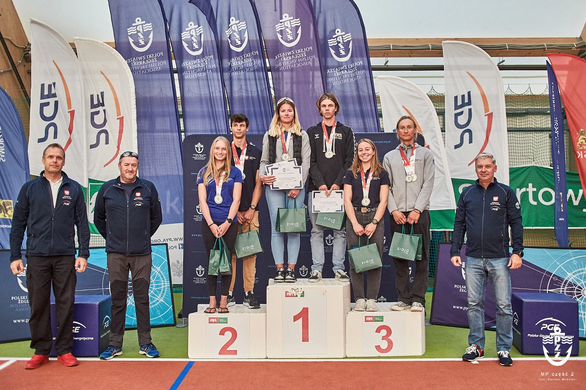 Mistrzostwa Polski w żeglarskich klasach olimpijskich za nami. W Gdańsku Górkach Zachodnich rywalizowało ponad 150 zawodników i zawodniczek. Medale rozdano w klasach ILCA 6, ILCA 7 i 470. W windsurfingowej klasie iQFoil nie udało się rozegrać żadnego wyścigu z uwagi na zbyt słaby wiatr. 