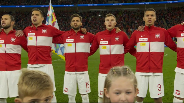 Hymn Polski przed meczem z Walią w Cardiff w ramach Ligi Narodów UEFA.