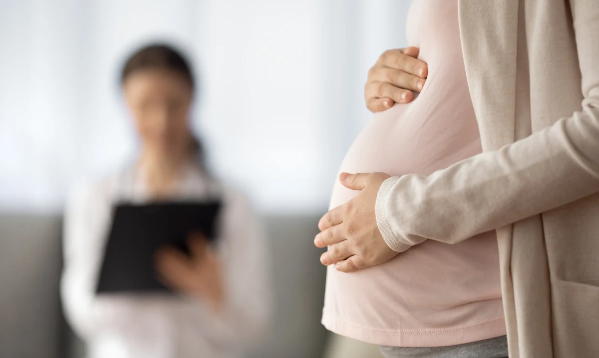 Liczba ludności Polski skurczyła się o 1,2 proc. w ciągu dekady. Młodzi nie chcą się rozmnażać. "Jest dramatycznie źle" - powiedziała w rozmowie z "Super Expressem" wiceminister rodziny i polityki społecznej, pełnomocniczka rządu ds. polityki demograficznej Barbara Socha. Dodała, że zły trend zaczął się 30 lat temu. 