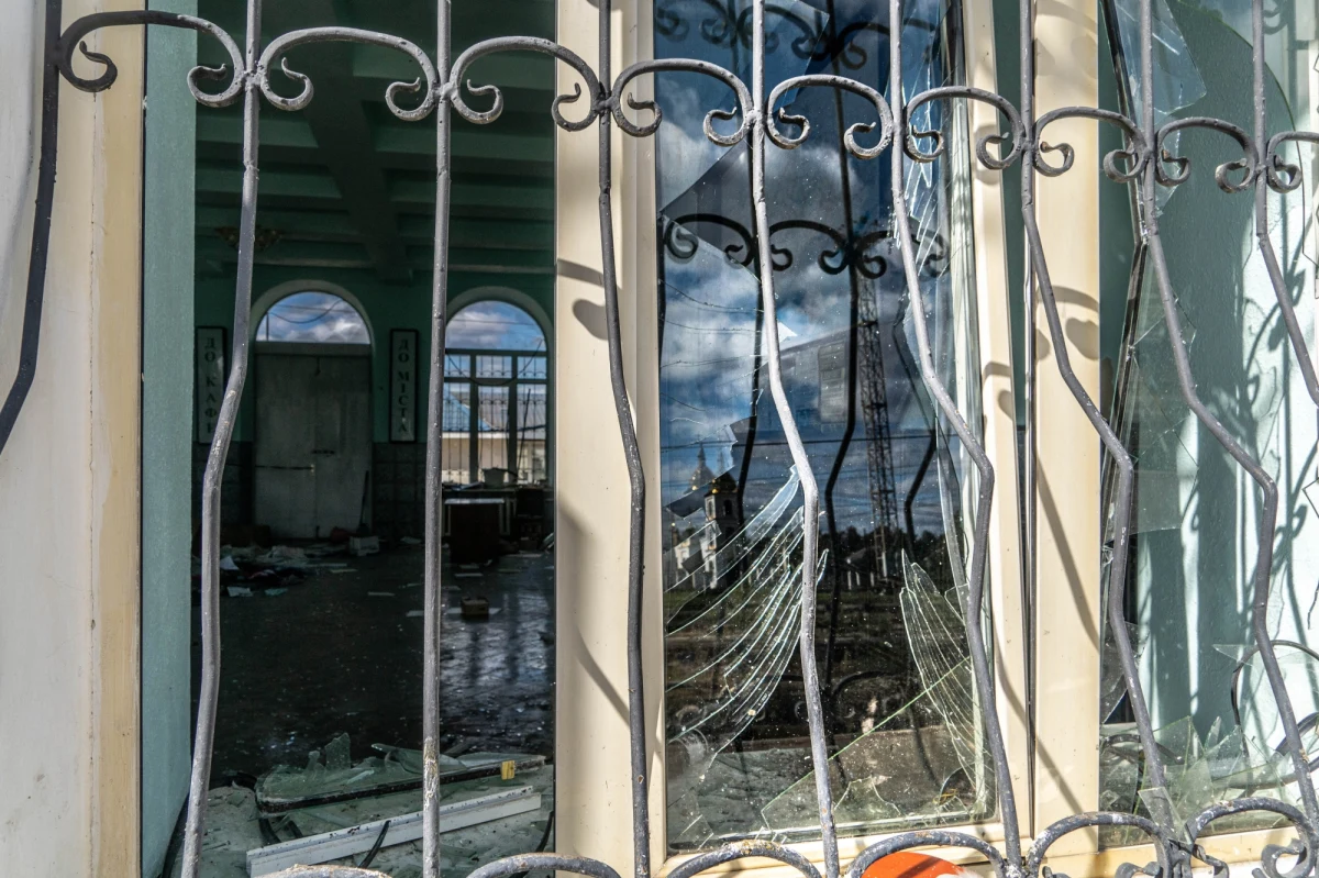 W nocy wojska rosyjskie zaatakowały dronami Odessę. Celem był m.in. skład amunicji. Wybuchł ogromny pożar. Ewakuowano ludność cywilną. Na razie nie ma informacji o rannych - podała agencja Interfax-Ukraina.