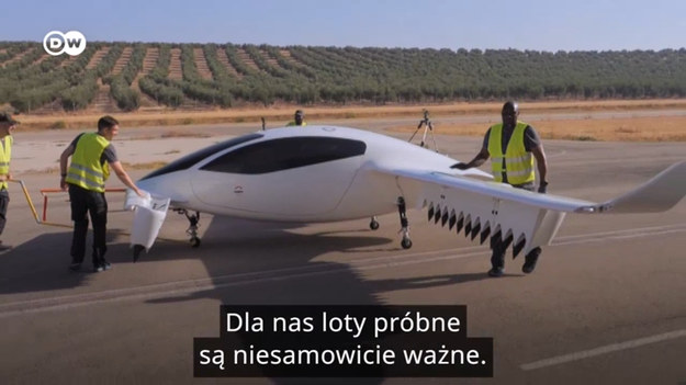 Phoenix 2 to nowa powietrzna taksówka. Trwają już loty testowe, ale jeszcze bez pasażerów i pilotów. Pierwsze loty komercyjne powinny odbyć się za trzy lata. 