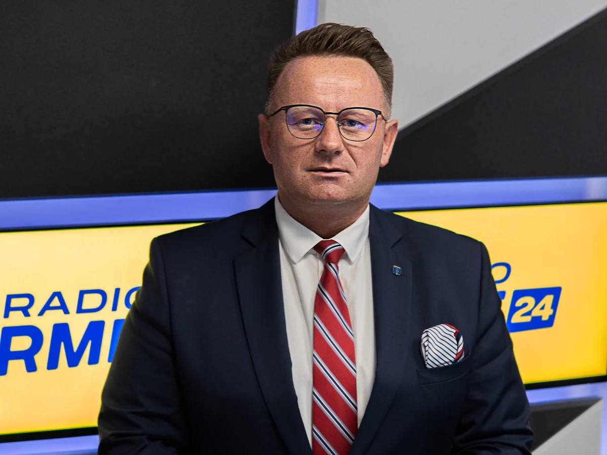 „Wyniki badań geofizycznych będą jeszcze w tym tygodniu wynika z zapewnień otrzymanych od prezesa Spółki Restrukturyzacji Kopalń” – mówił w rozmowie 7 pytań o 7:07 w radiu RMF24 Jarosław Okoczuk, burmistrz Trzebini pytany o zapadlisko, do którego doszło w we wtorek na cmentarzu parafialnym w małopolskiej Trzebini. Było to spowodowane szkodami górniczymi. Lej miał 10 metrów głębokości i 20 metrów średnicy. Znalazły się w nim zwłoki 61 osób, pochowanych w 40 grobach.