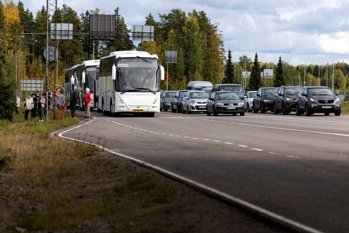 Po ogłoszeniu w Rosji mobilizacji 21 września wyjechało z tego kraju 261 tysięcy mężczyzn – poinformował portal Nowaja Gazieta Jewropa, powołując się na źródła w prezydenckiej administracji; dane pochodzą od Federalnej Służby Bezpieczeństwa (FSB).