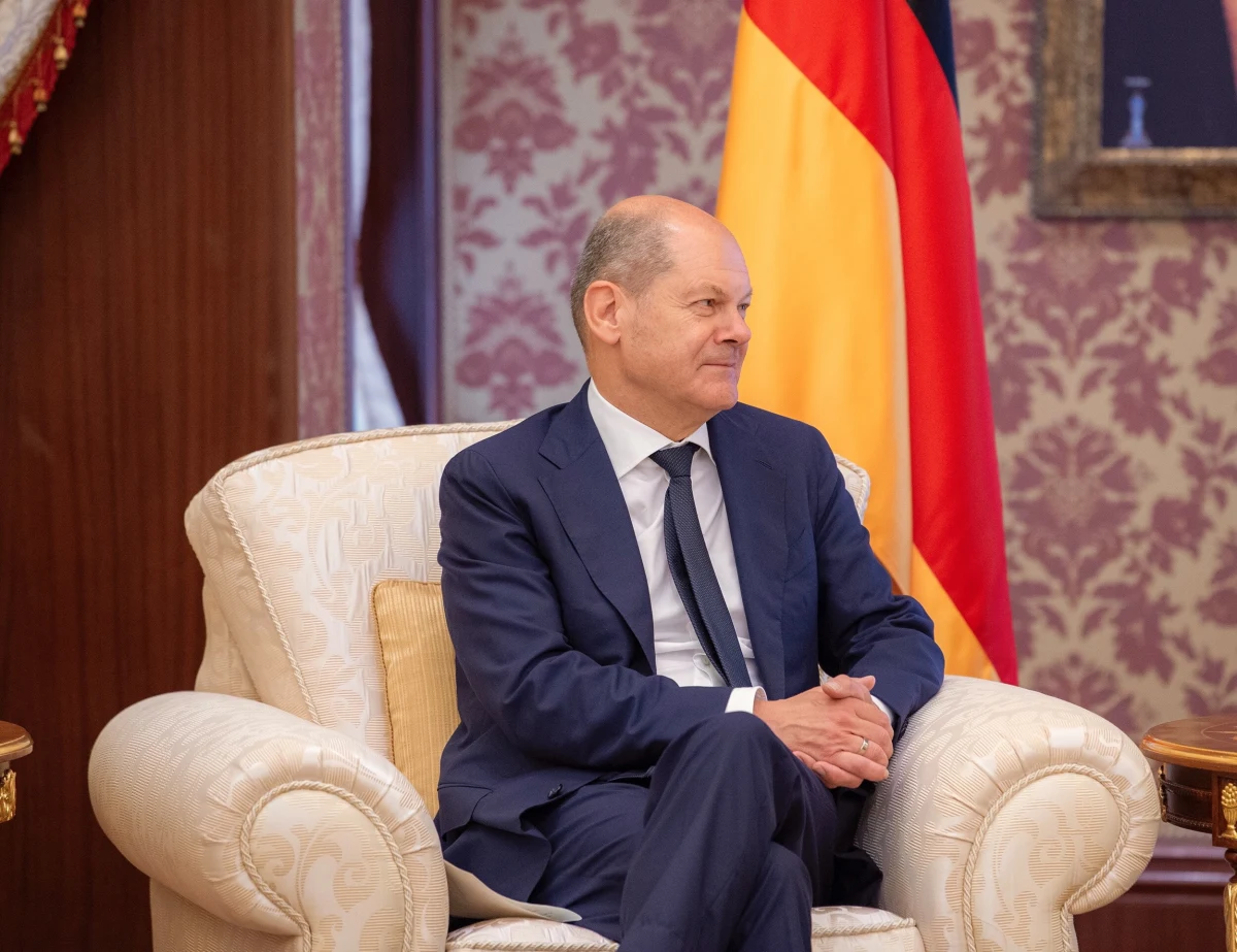 Kanclerz Niemiec Olaf Scholz uzyskał w poniedziałek pozytywny wynik testu na obecność koronawirusa - poinformował rzecznik rządu. Scholz miał łagodne objawy przeziębienia, w weekend był w krajach Zatoki Perskiej.