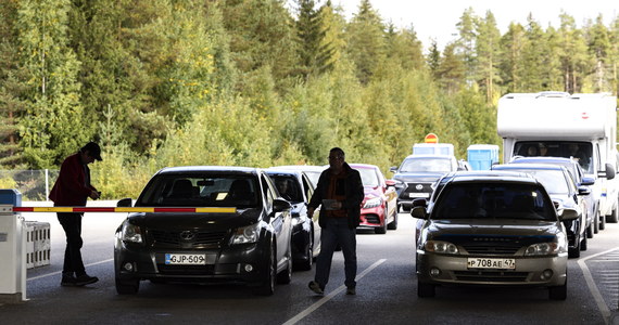 Szef litewskiego MSZ Gabrielius Landsbergis powiedział, że po zamknięciu dla Rosjan granicy przez kraje bałtyckie i Polskę "ruch drastycznie spada". Kraje bałtyckie w ciągu pierwszego tygodnia obostrzeń wizowych nie wpuściły 356 Rosjan.