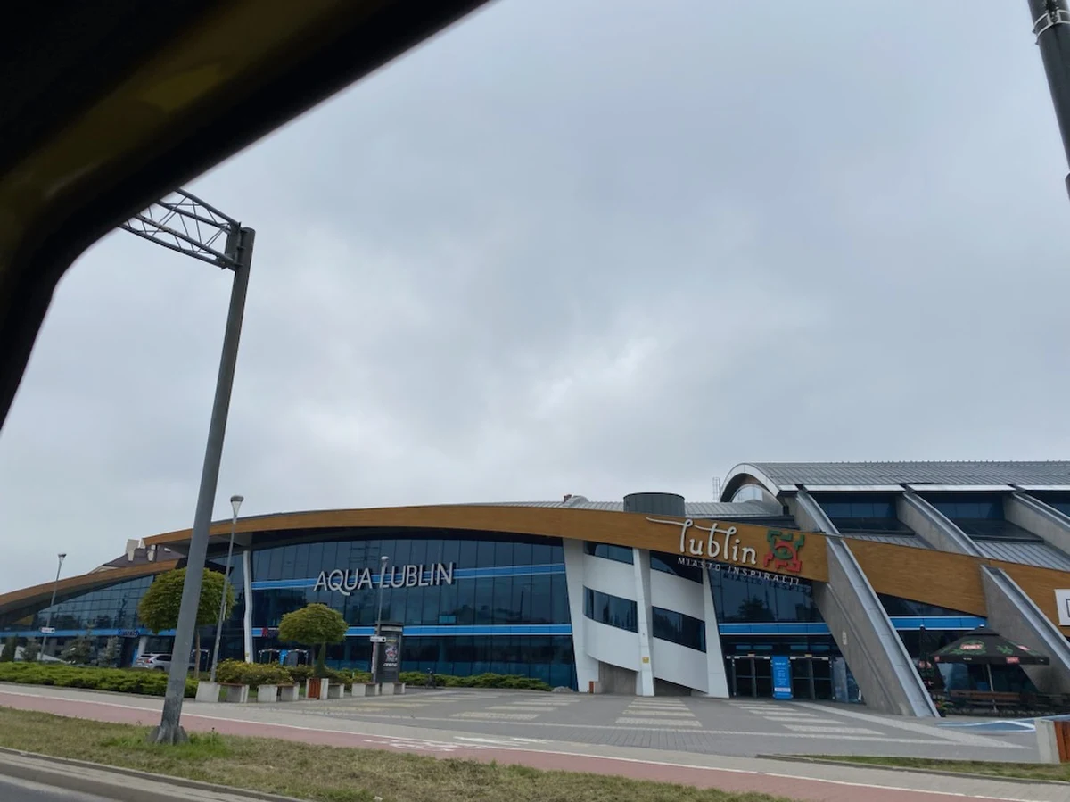 ​Od dzisiaj, z dnia na dzień podwyżka 35 procent - o tyle drożej trzeba zapłacić za korzystanie z obiektów sportowych lubelskiego MOSiR-u, zwłaszcza za AQUA Lublin. Część rekreacyjna największego aqua parku w regionie będzie otwarta krócej. MOSiR wyliczył, że musi znaleźć 14 milionów złotych, żeby zbilansować rosnące koszty. 
