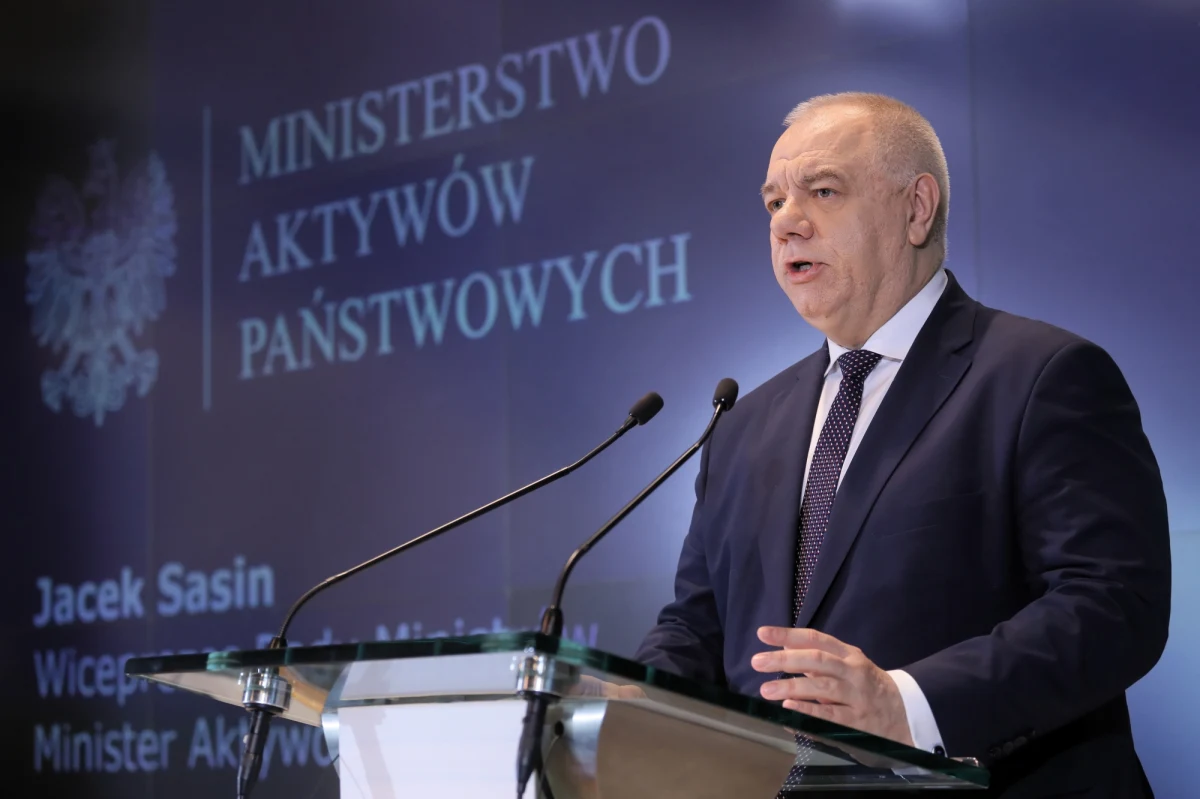 Największe spółki zanotowały dziś potężne - kilkunastoprocentowe spadki. Indeks WIG20 znalazł się na najniższym poziomie od czasu wybuchu pandemii koronawirusa. Powodem tej potężnej wyprzedaży była ostatnia wypowiedź wicepremiera, ministra aktywów państwowych Jacka Sasina, który zapowiedział wprowadzenie nowego podatku.