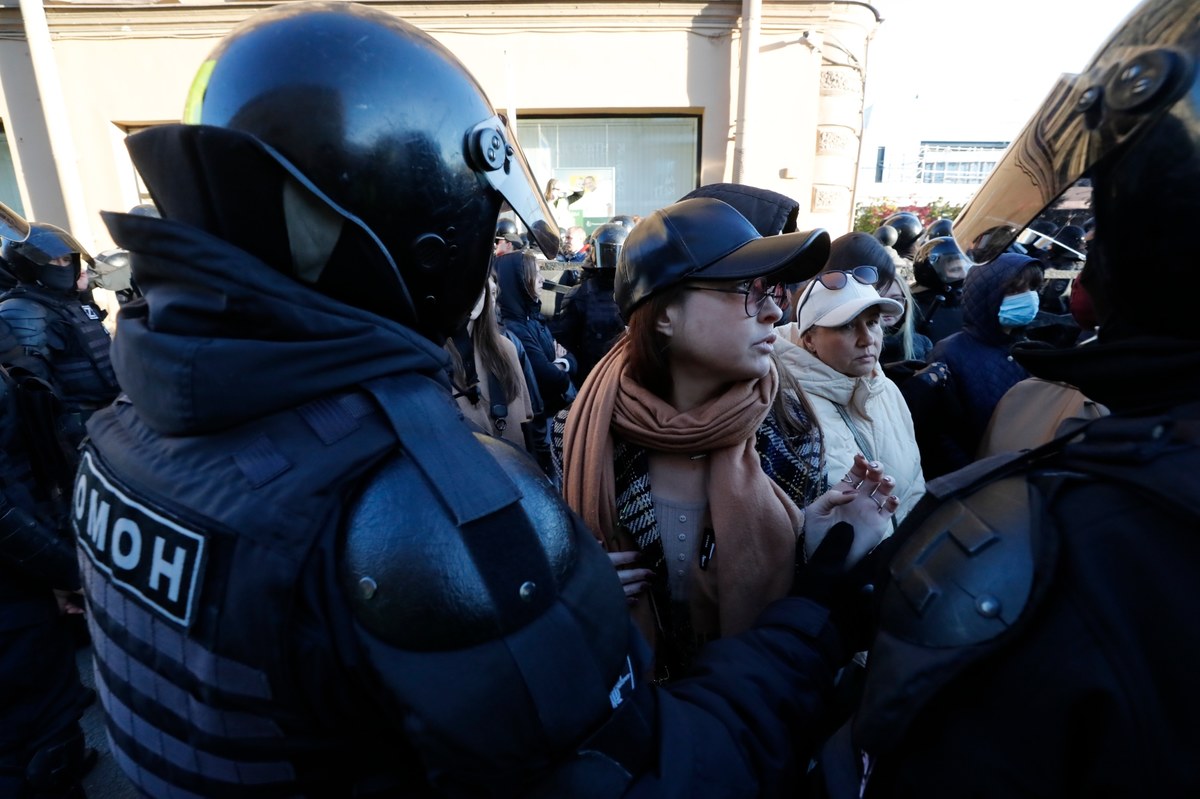 Masowy charakter przybierają manifestacje w Dagestanie. Mieszkańcy tej rosyjskiej republiki sprzeciwiają się częściowej mobilizacji ogłoszonej przez Władimira Putina. Tamtejsze służby próbują werbować poborowych do armii podczas ulicznych łapanek. 