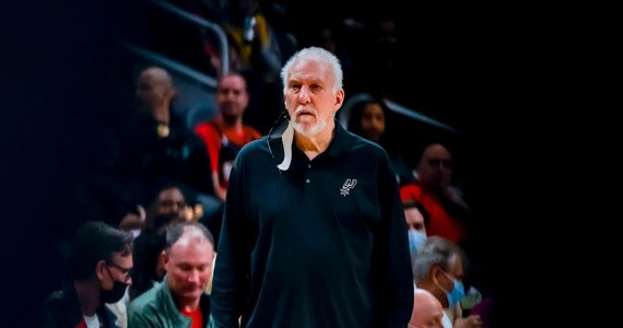 "Nikt nie powinien stawiać pieniędzy na to, że zdobędziemy mistrzostwo NBA" - przyznał trener San Antonio Spurs Gregg Popovich w trakcie przedsezonowej konferencji teksańskiego klubu. W jego barwach zadebiutuje w październiku reprezentant Polski Jeremy Sochan.