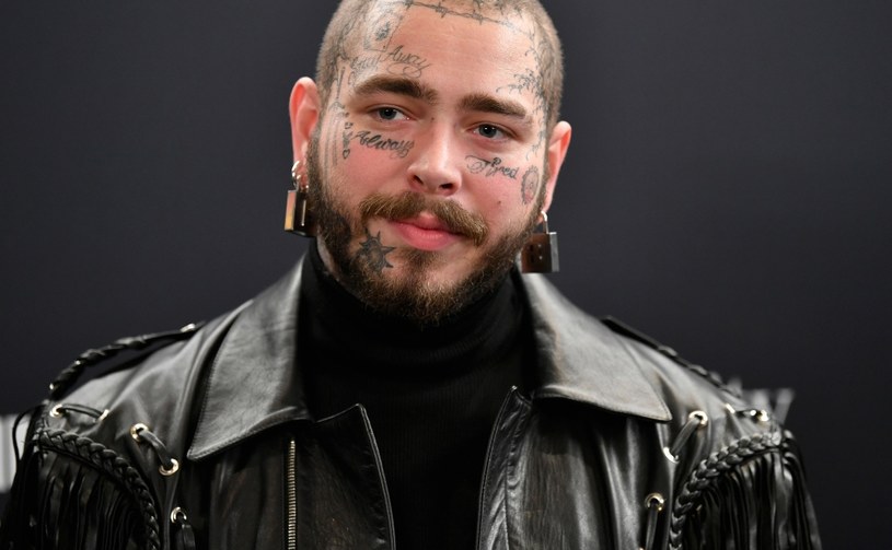 Post Malone musiał odwołać swój koncert, po tym jak w wyniku nabytej podczas innego występu kontuzji, nabawił się problemów z oddychaniem. "Nie jestem w stanie wystąpić dziś wieczorem" - napisał do swoich fanów.