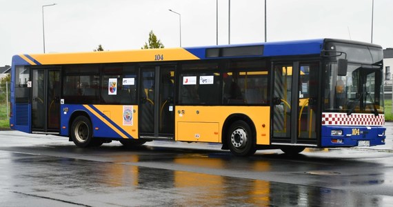 Komunikacja Miejska w Głogowie przekazała jeden ze swoich autobusów na potrzeby Fundacji Legnickiej Specjalnej Strefy Ekonomicznej. Autobus jest odpowiedzią na prośbę Konsul Generalnej RP we Lwowie, która zwróciła się z prośbą o pomoc do polskich miast i instytucji. Głogowski autobus będzie woził do szkół dzieci z obwodu lwowskiego. Do symbolicznego przekazania autobusu doszło podczas briefingu prasowego, 26 września na terenie głogowskiej bazy Komunikacji Miejskiej.