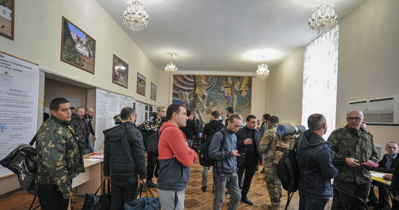 Rzecznik Kremla Dmitrij Pieskow przyznał na spotkaniu z dziennikarzami, że w niektórych regionach kraju w związku z mobilizacją "popełniono błędy". Zapewnił jednak, że te będą jak najszybciej naprawiane.