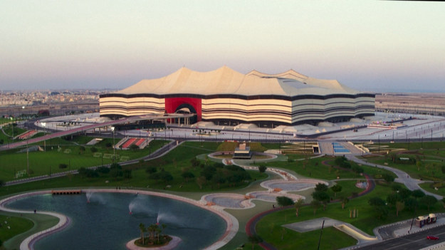 Stadion Al Bayt Stadium (Al-Chaur) o pojemności 60 000.