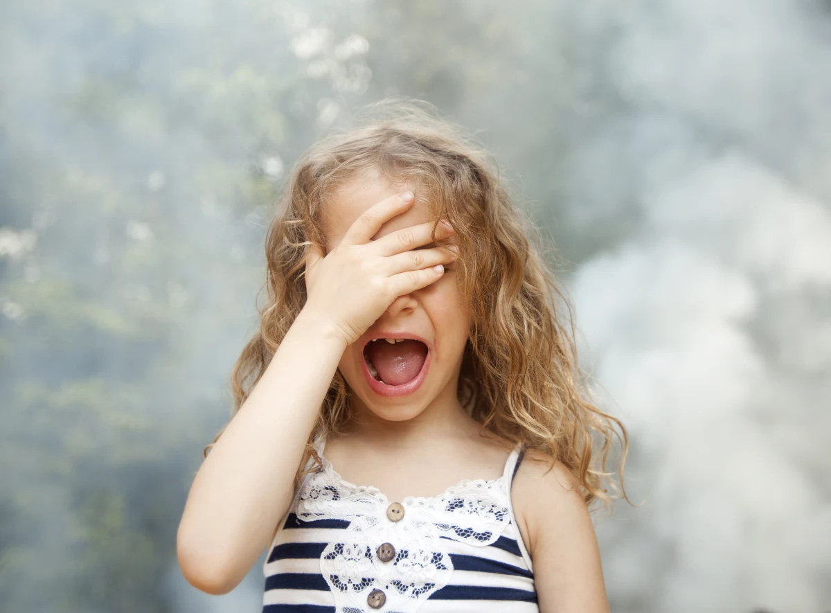 Policjanci interweniowali w jednym z mieszkań w Nowej Rudzie, gdzie pod opieką kompletnie pijanej kobiety było 3-letnie dziecko. Dziewczynka została przekazana pod opiekę cioci. O losach rodziny zdecyduje sąd.

