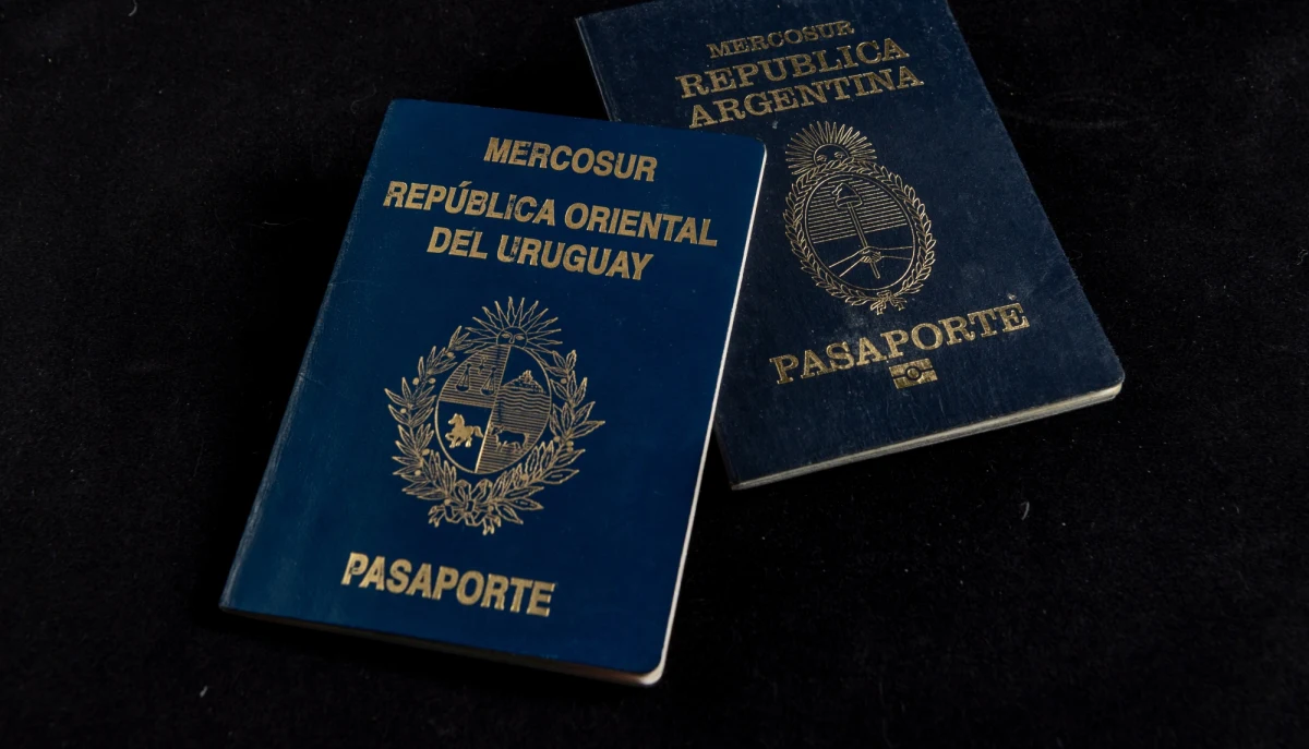 Alejandro Astesiano, szef osobistej ochrony prezydenta Urugwaju Luisa Lacalle Pou, został zatrzymany w związku z udziałem w procederze korupcyjnym, który polegał na nielegalnym wydawaniu urugwajskich paszportów obywatelom Rosji uciekającym z kraju przed mobilizacją - powiadomiła w nocy z poniedziałku na wtorek agencja Reutera. 