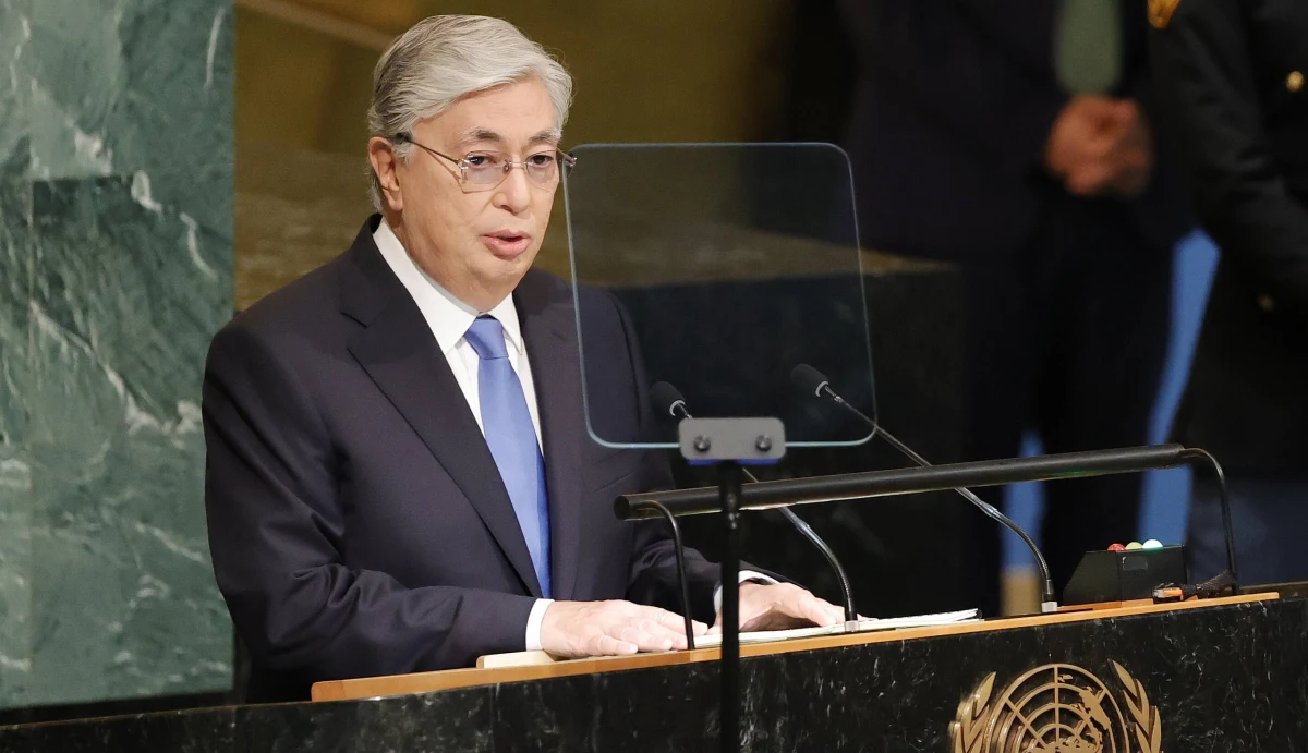 Większość osób uciekających z Rosji do Kazachstanu jest do tego zmuszona, ponieważ znajduje się w sytuacji bez wyjścia. Musimy zapewnić tym ludziom bezpieczeństwo - oświadczył prezydent Kazachstanu Kasym-Żomart Tokajew. 