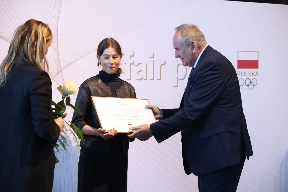 ​Żeglarka Hanna Chojnicka została laureatką 54. Nagrody Fair Play PKOl za "czyn czystej gry". Uroczystość wręczenia wyróżnień przyznanych za rok 2021 odbyła się we wtorek w Centrum Olimpijskim w Warszawie.