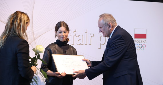 ​Żeglarka Hanna Chojnicka została laureatką 54. Nagrody Fair Play PKOl za "czyn czystej gry". Uroczystość wręczenia wyróżnień przyznanych za rok 2021 odbyła się we wtorek w Centrum Olimpijskim w Warszawie.