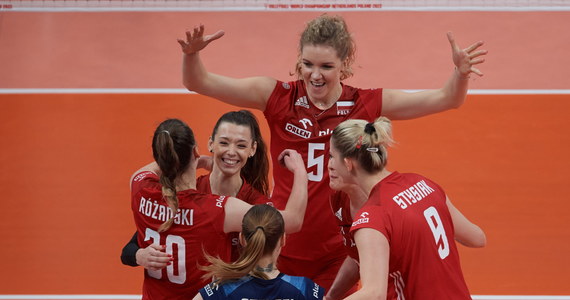 Reprezentacja Polski siatkarek nie dała szans Tajlandii, wygrywając w Gdańsku 3:0 (25:17, 25:17, 25:17) w swoim drugim meczu na mistrzostwach świata. Biało-czerwone zanotowały bardzo ważne zwycięstwo, bowiem jeśli oba zespoły awansują do kolejnej rundy grupowej, będą miały dopisane trzy punkty. Tajki, które niespodziewanie pokonały na inaugurację Turcję 3:2, tylko momentami dotrzymywały kroku polskiej drużynie.