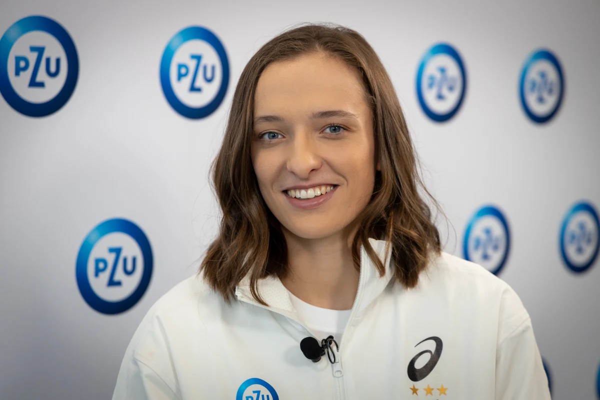 „Szczerze mówiąc, nie jestem zadowolona z tego, że czasami przeklnę na korcie. Ale mimo wszystko to jest sport i czasami zostawiamy na korcie całe swoje serce i ciało, więc mam nadzieję, że kibice mi to wybaczą” – mówi w Rozmowie w południe w RMF FM Iga Świątek, zwyciężczyni trzech turniejów wielkoszlemowych. Pytana, czy nie przeszkadza jej coraz większa popularność, odpowiada: "To jest częścią życia i jestem tego świadoma. Staram się do tego przyzwyczaić i dobrze to przepracować”. W rozmowie z Patrykiem Serwańskim opowiada też o sportowcach, których ceni: „Poznałam Lindsey Vonn. Nie jest Polką, ale dla mnie to jest ogromna inspiracja. Właściwie poza Rafą (Rafael Nadal – przypis red.) była dla mnie jedynym sportowcem, który naprawdę mnie motywował i inspirował".