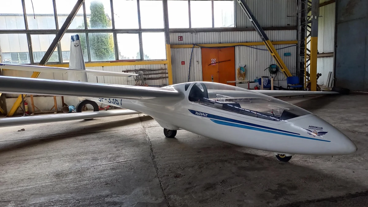 Dobra wiadomość z lotniska na Bemowie (Warszawa - Babice). Jak dowiedział się reporter RMF MAXX Przemek Mzyk właśnie zniesiono tam zakaz lotów szybowców. Maszyny uziemione były od końca lipca, chodziło o niespełnianie procedur bezpieczeństwa.

