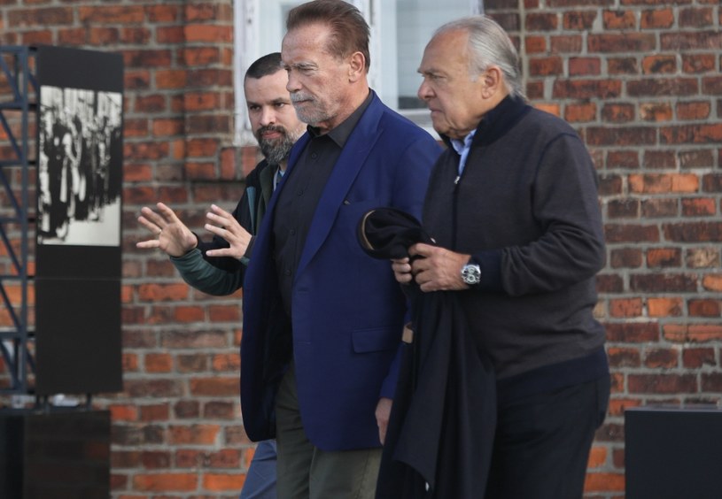 Arnold Schwarzenegger, popularny aktor i były gubernator stanu Kalifornia, zwiedził w środę były niemiecki obóz Auschwitz. Wizyta miała prywatny charakter. Po południu odwiedzi on oświęcimskie Centrum Żydowskie, gdzie ma się spotkać z byłą więźniarką Lidią Maksymowicz.