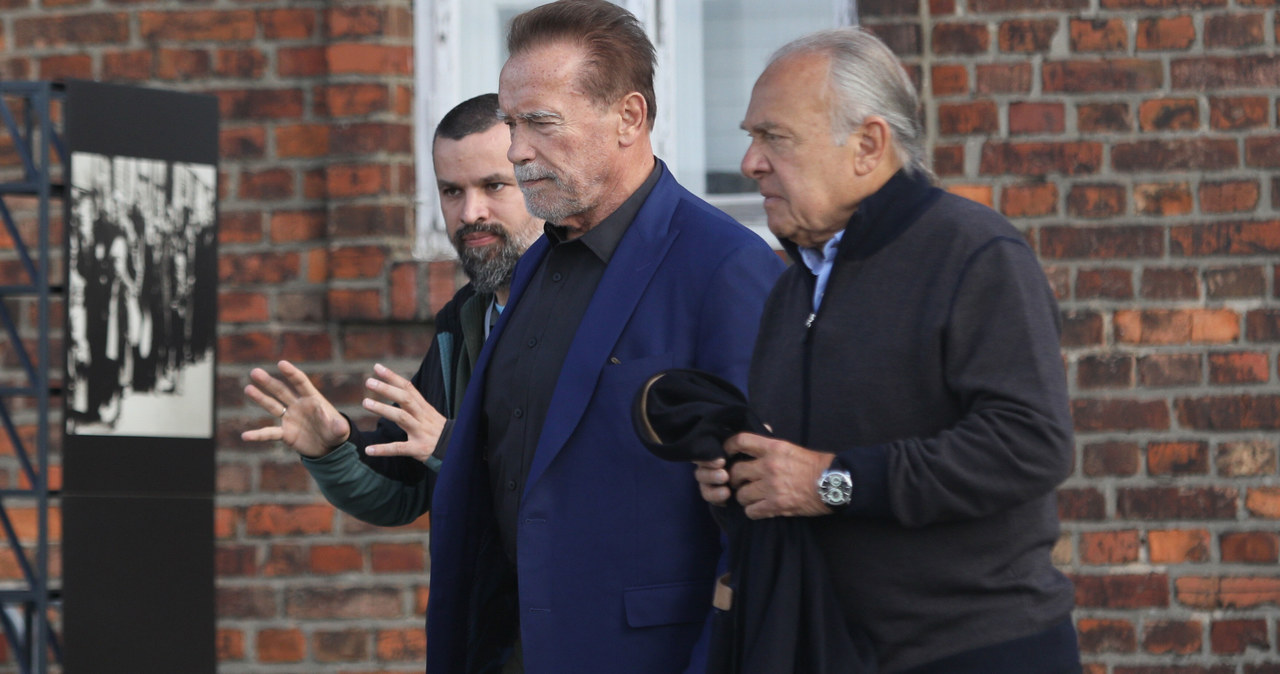 Arnold Schwarzenegger, popularny aktor i były gubernator stanu Kalifornia, zwiedził w środę były niemiecki obóz Auschwitz. Wizyta miała prywatny charakter. Po południu odwiedzi on oświęcimskie Centrum Żydowskie, gdzie ma się spotkać z byłą więźniarką Lidią Maksymowicz.