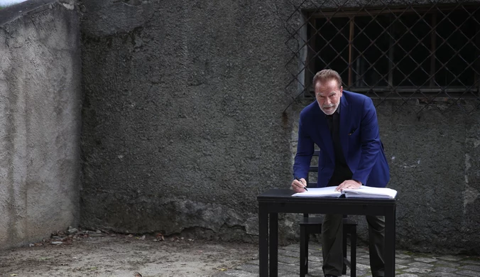 Arnold Schwarzenegger odwiedził obóz Auschwitz. "To dla niego bardzo osobista wizyta"