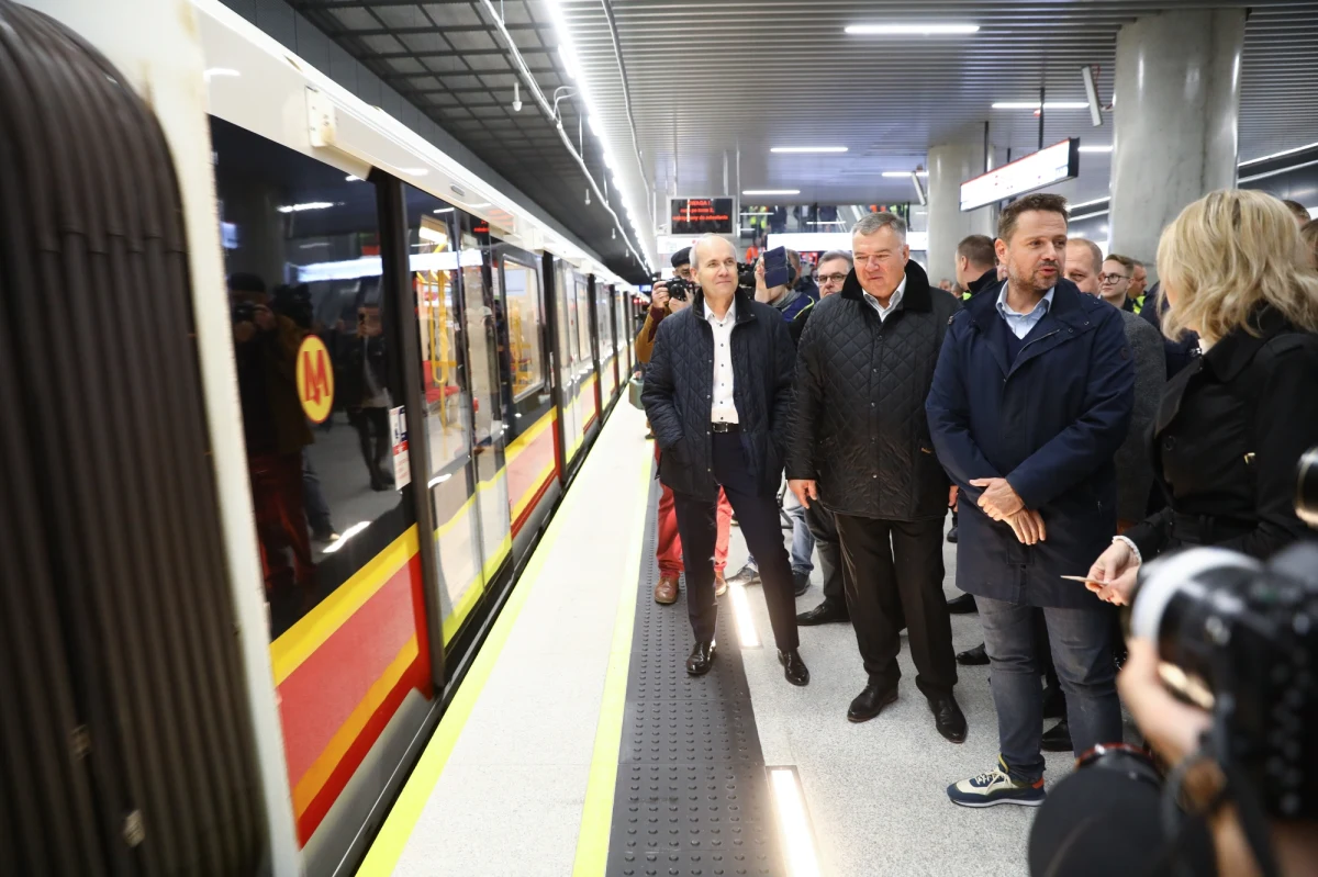 Dobra wiadomość dla mieszkańców stolicy. Od dziś na Bródno dojeżdża II linia metra. Dzięki temu podróż z północno-wschodniej części Warszawy do centrum potrwa około 20 minut.
