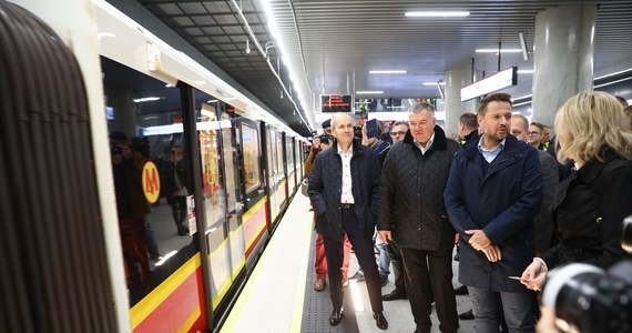 Dobra wiadomość dla mieszkańców stolicy. Od dziś na Bródno dojeżdża II linia metra. Dzięki temu podróż z północno-wschodniej części Warszawy do centrum potrwa około 20 minut.