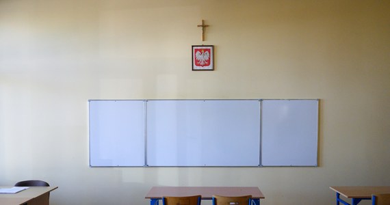 Maleje liczba uczniów deklarujących udział w lekcjach religii w szkołach prowadzonych przez łódzki samorząd – wynika z danych przedstawionych w środę przez władze Łodzi. W sumie na 63 tys. wszystkich uczniów w Łodzi religię wybrała niewiele ponad połowa.