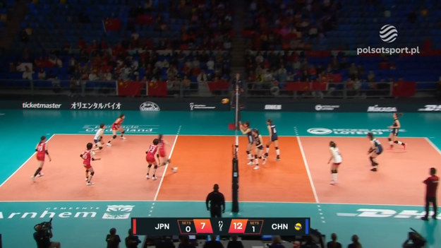 Skrót meczu mistrzostw świata siatkarek 2022 Chiny – Japonia 3:0 (28-26, 25-17, 29-27). Spotkanie grupy D w Arnhem.