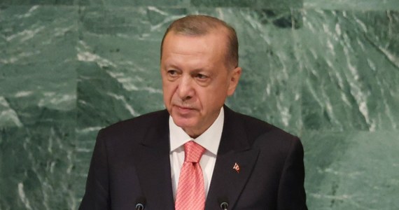 Turcja wzmocni swoją obecność wojskową na Cyprze Północnym po tym, jak Stany Zjednoczone zniosły ograniczenia w handle bronią z Cyprem - zapowiedział prezydent Turcji Recep Tayyip Erdogan.