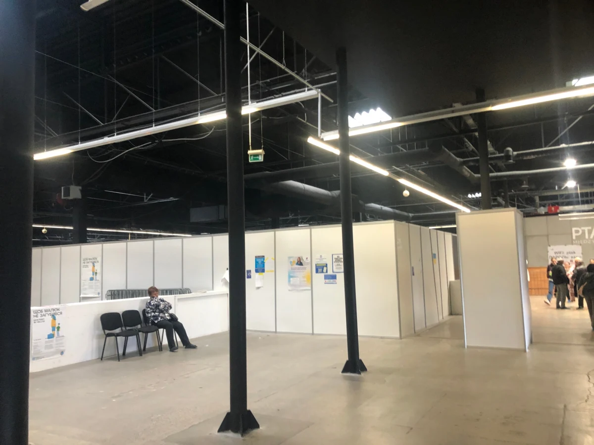 Kolejna polsko-ukraińska szkoła na Mazowszu zaczęła działać w podwarszawskim Nadarzynie. Placówka znajduje się na terenie największego w Polsce centrum pomocowego dla ukraińskich uchodźców.