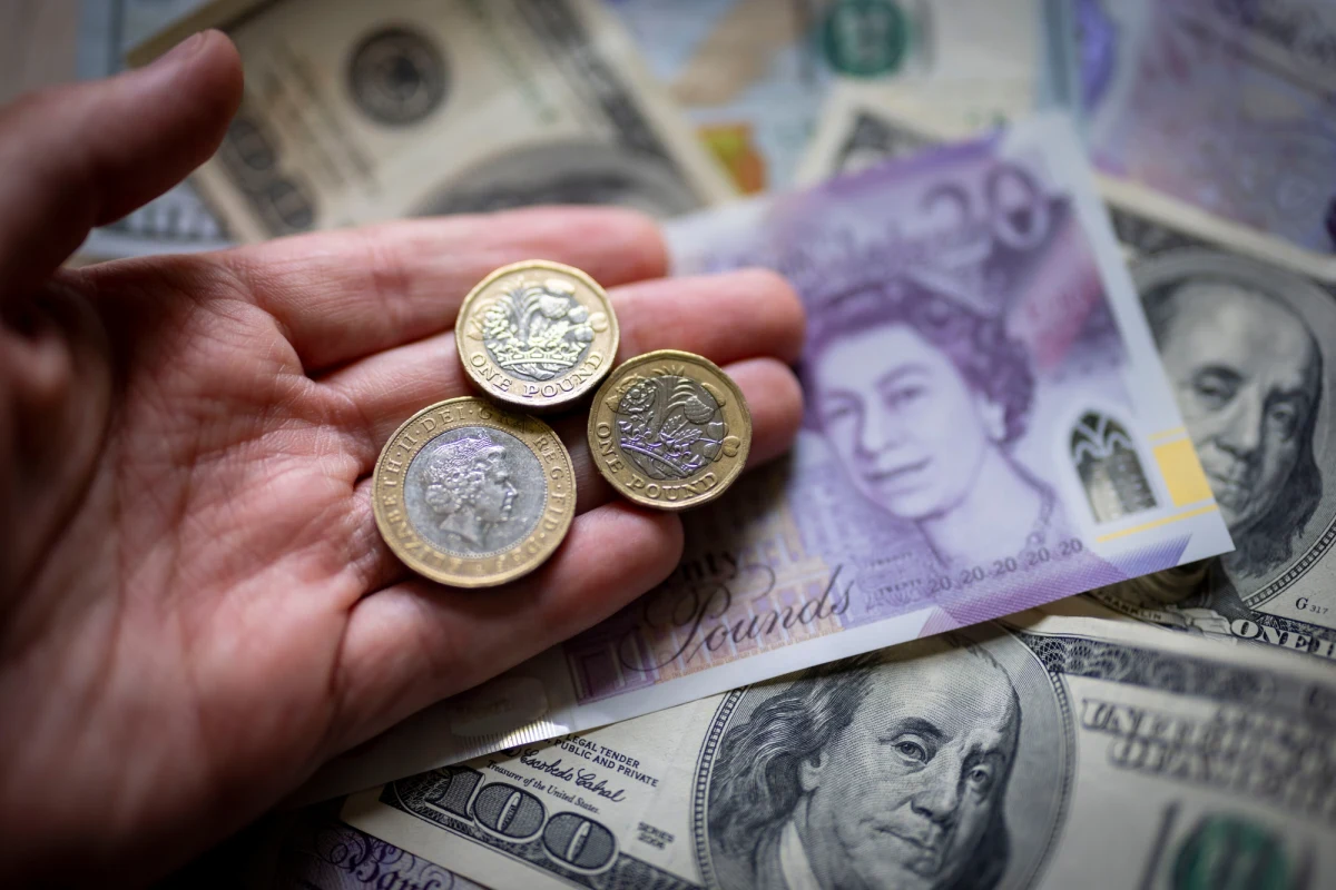 W Wielkiej Brytanii pogłębia się kryzys finansowy. Zapoczątkowała go niespodziewana korekta budżetowa w wykonaniu rządu nowej premier Liz Truss. W rezultacie tej interwencji dramatycznie stracił na wartości funt, a to dopiero pierwsza kostka domina.   