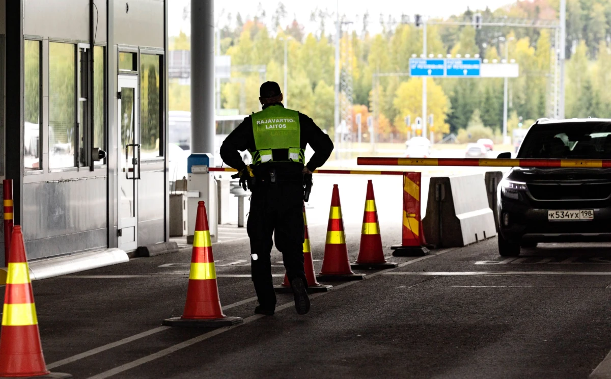 ​Rząd Finlandii zdecydował o "znacznym ograniczeniu ruchu" na granicy z Rosją. W praktyce oznacza to zamknięcie granicy, co jest związane z dużym napływem Rosjan uciekających przed "częściową mobilizacją" ogłoszoną przez Władimira Putina.
