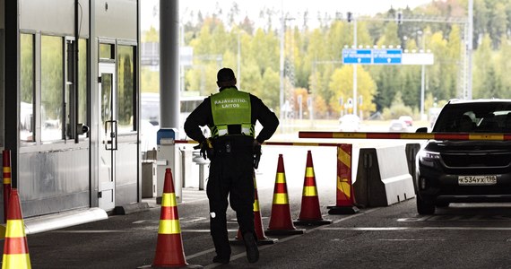 ​Rząd Finlandii zdecydował o "znacznym ograniczeniu ruchu" na granicy z Rosją. W praktyce oznacza to zamknięcie granicy, co jest związane z dużym napływem Rosjan uciekających przed "częściową mobilizacją" ogłoszoną przez Władimira Putina.