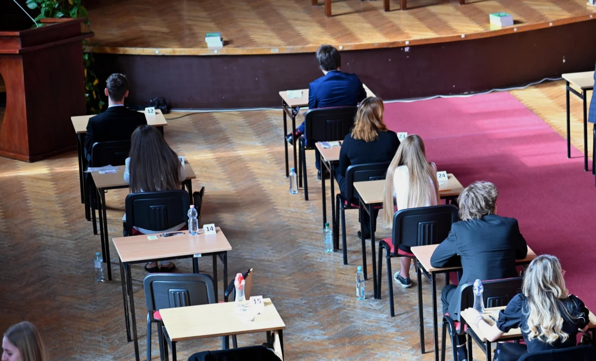 Ma próbnej maturze z języka polskiego uczniowie mieli za zadanie zinterpretować tekst Marcina Napiórkowskiego "Nie sposób tego zagwizdać". Sprawiło im to sporo problemów, dlatego postanowili się zwrócić bezpośrednio do autora. Odpowiedzi jednak nie znał nawet Napiórkowski.