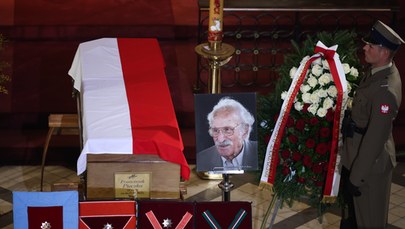 Ostatnie pożegnanie Franciszka Pieczki. Aktor spoczął na cmentarzu w Aleksandrowie