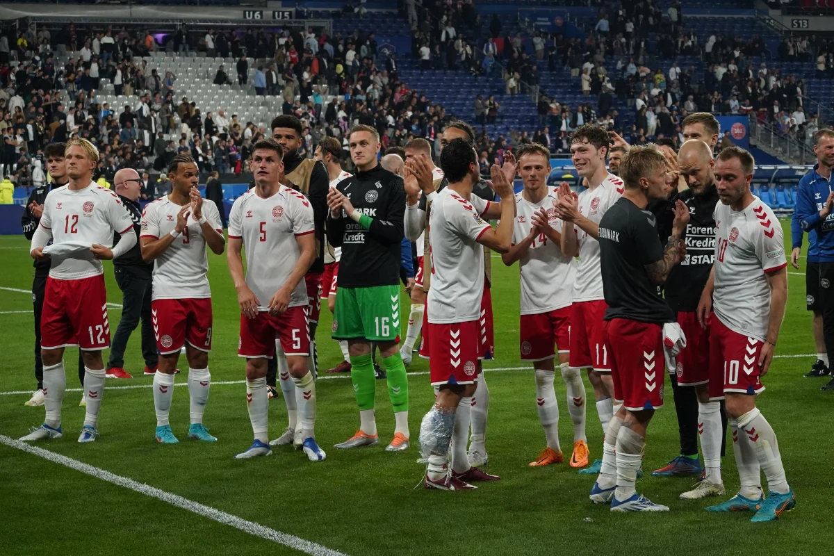 Piłkarska reprezentacja Danii na mistrzostwach świata w Katarze wystąpi w specjalnych koszulkach, które mają być formą protestu przeciwko łamaniu praw człowieka w Katarze. Turniej rozpocznie się 20 listopada.