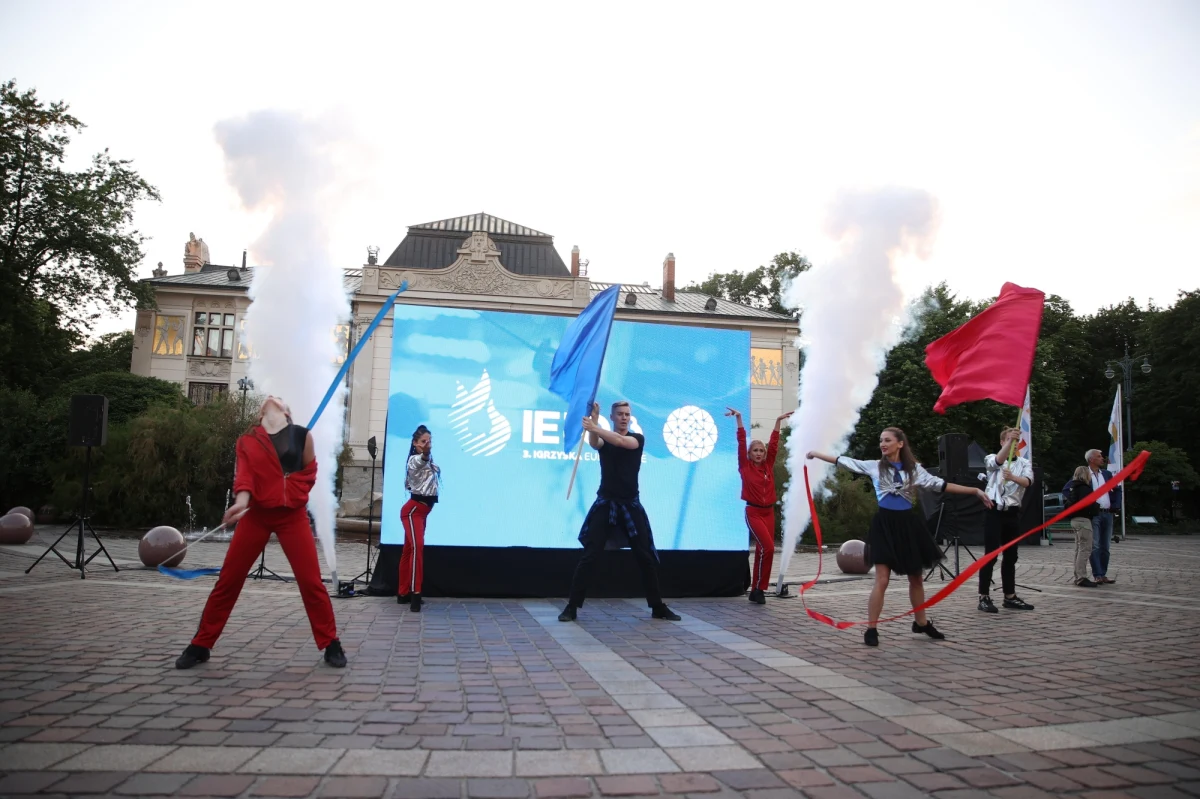 Zarząd Infrastruktury Sportowej w Krakowie zamierza w najbliższym czasie ogłosić ostatnią, trzecią turę przetargów na remont Stadionu Miejskiego im. Henryka Reymana. To na tym stadionie mają się odbywać uroczystości związane z Igrzyskami Europejskimi. Te w Krakowie mają rozpocząć się już w czerwcu przyszłego roku. Do końca maja stadion miał zostać wyremontowany. 