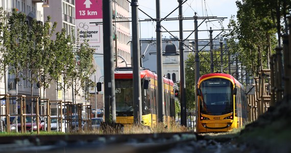 Stołeczny ratusz odpowiadając na krytykę mieszkańców, wprowadza zmiany w organizacji ruchu na Mokotowie. Korekcie ulegną sygnalizacje świetlne na trzech skrzyżowaniach, zmieni się też trasa autobusu linii 222. Ratusz zapowiada, że to nie koniec zmian.