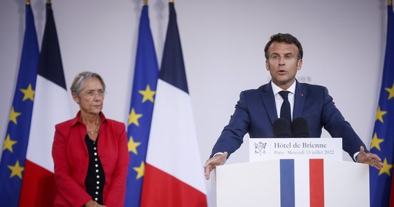 ​Prezydent Francji Emmanuel Macron nie wyklucza rozwiązania Zgromadzenia Narodowego, jeśli sięgnie ono po wotum nieufności wobec rządu w związku z próbą przeforsowania reformy emerytalnej - podaje portal France Info.