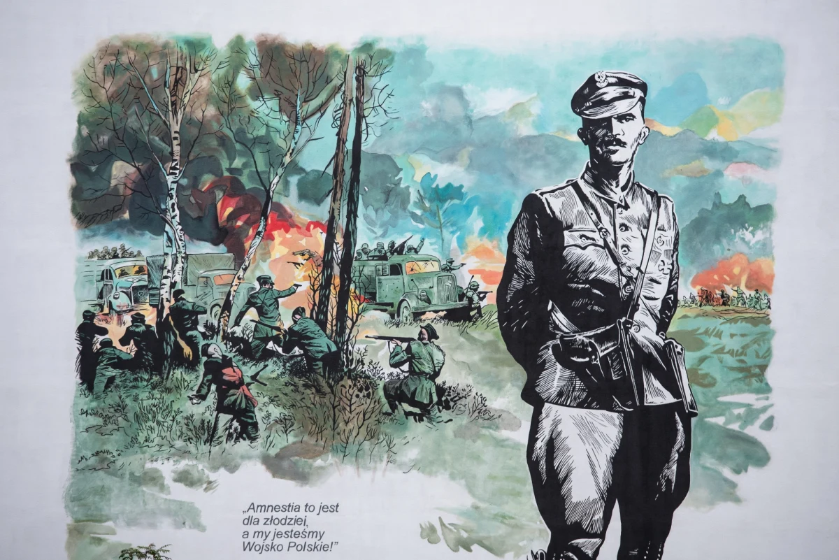 Mural poświęcony mjr. Hieronimowi Dekutowskiemu „Zaporze” odsłonięto w czwartek w Lublinie na ścianie jednej z kamienic przy ul. Unickiej. Uczestnicy spotkania podkreślali, że mural ma być symbolem wszystkich Żołnierzy Niezłomnych.