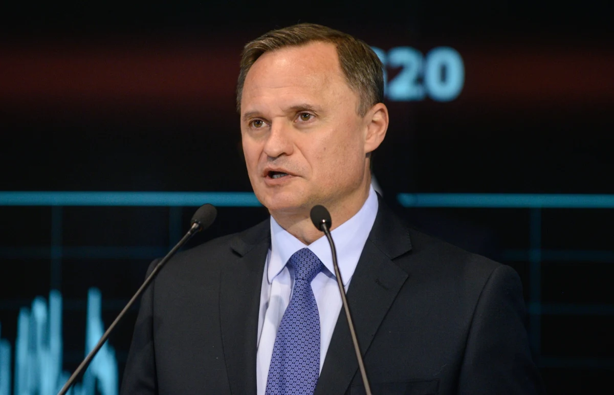 Komisja Nadzoru Finansowego nałożyła 20 mln zł kary na Leszka Czarneckiego za niedochowanie przez niego zobowiązania inwestorskiego - poinformowała KNF w czwartkowym komunikacie. Podobna była przyczyna nałożenia przez KNF kary na LC Corp B.V. - w wysokości 2,4 mln zł.