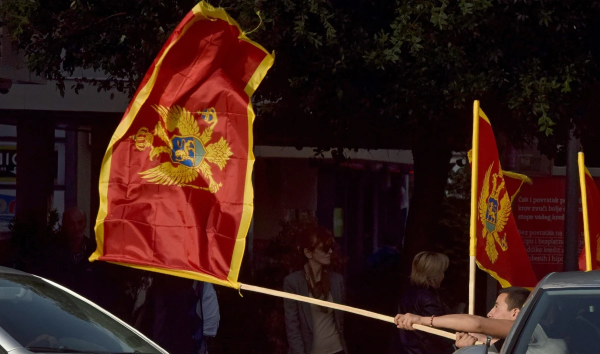 ​Działalność wydziału konsularnego ambasady Rosji w Czarnogórze została zawieszona - poinformowała rosyjska dyplomacja. Wczoraj zatrzymano sześciu rosyjskich dyplomatów. Był to efekt szerokiej operacji wywiadowczej Czarnogórców, która ujawniła siatkę co najmniej 38 osób, co do których istnieje podejrzenie, że działały na rzecz Moskwy.