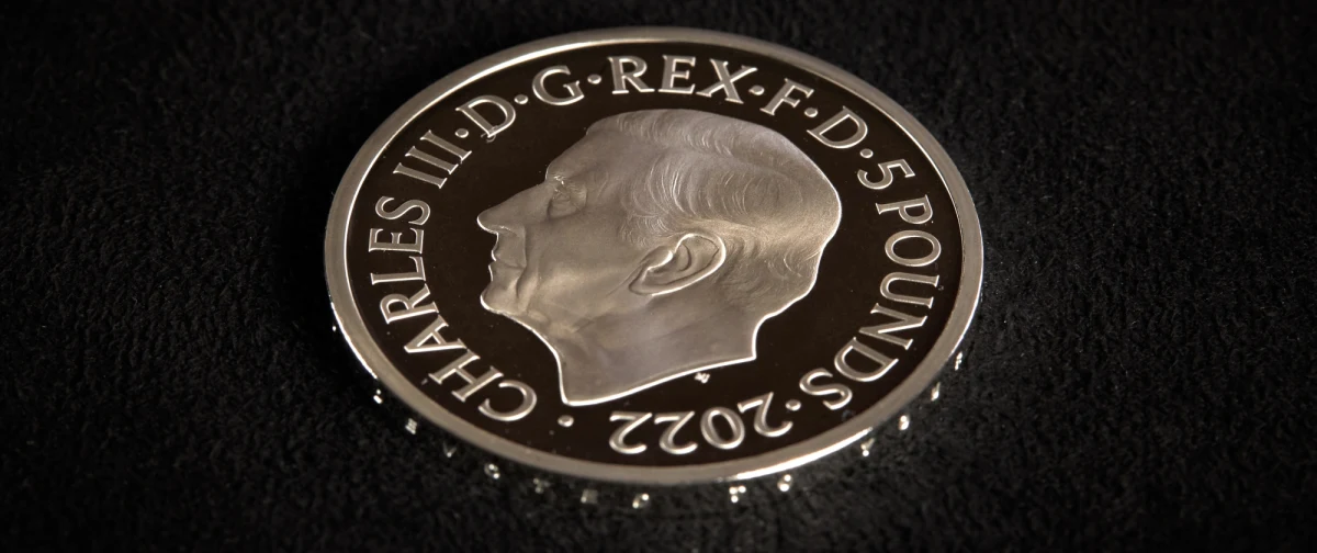 Brytyjska mennica zaprezentowała pierwsze monety z wizerunkiem króla Karola III. Portret został osobiście zaaprobowany przez monarchę.