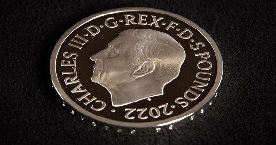 Brytyjska mennica zaprezentowała pierwsze monety z wizerunkiem króla Karola III. Portret został osobiście zaaprobowany przez monarchę.