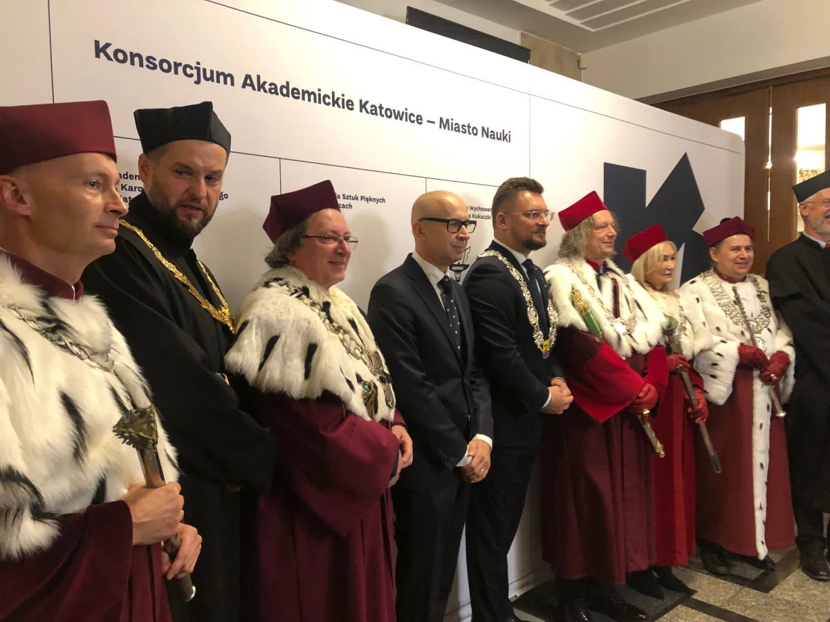 Siedem publicznych uczelni, które mają swoje siedziby w Katowicach rozpoczęło dziś wspólnie rok akademicki. To pierwsza taka inauguracja w historii. Ma związek z przygotowaniami do wydarzeń 2024 roku – Katowice bowiem otrzymały tytuł Europejskiego Miasta Nauki 2024. 